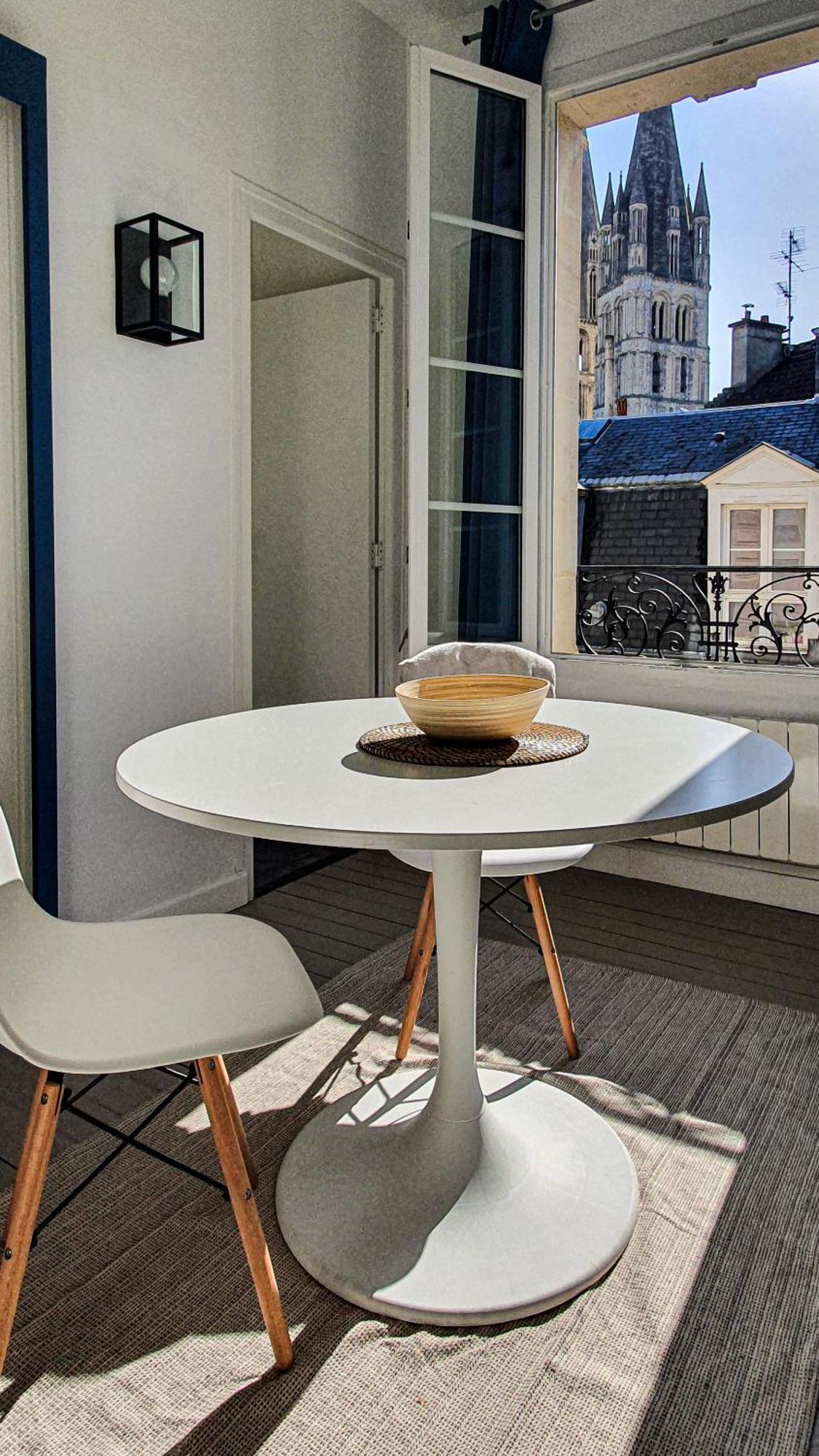 Charming Studio With View Of The Abbaye-Aux-Hommes ก็อง ห้อง รูปภาพ